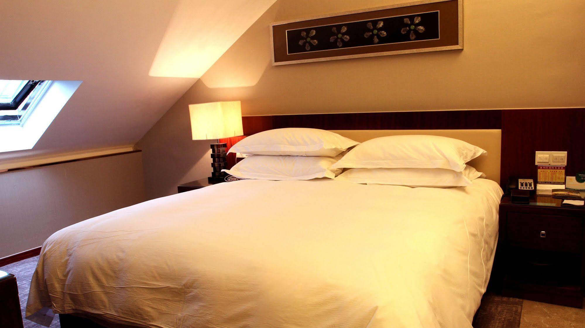 Yiwu Wendemu International Hotel Extérieur photo